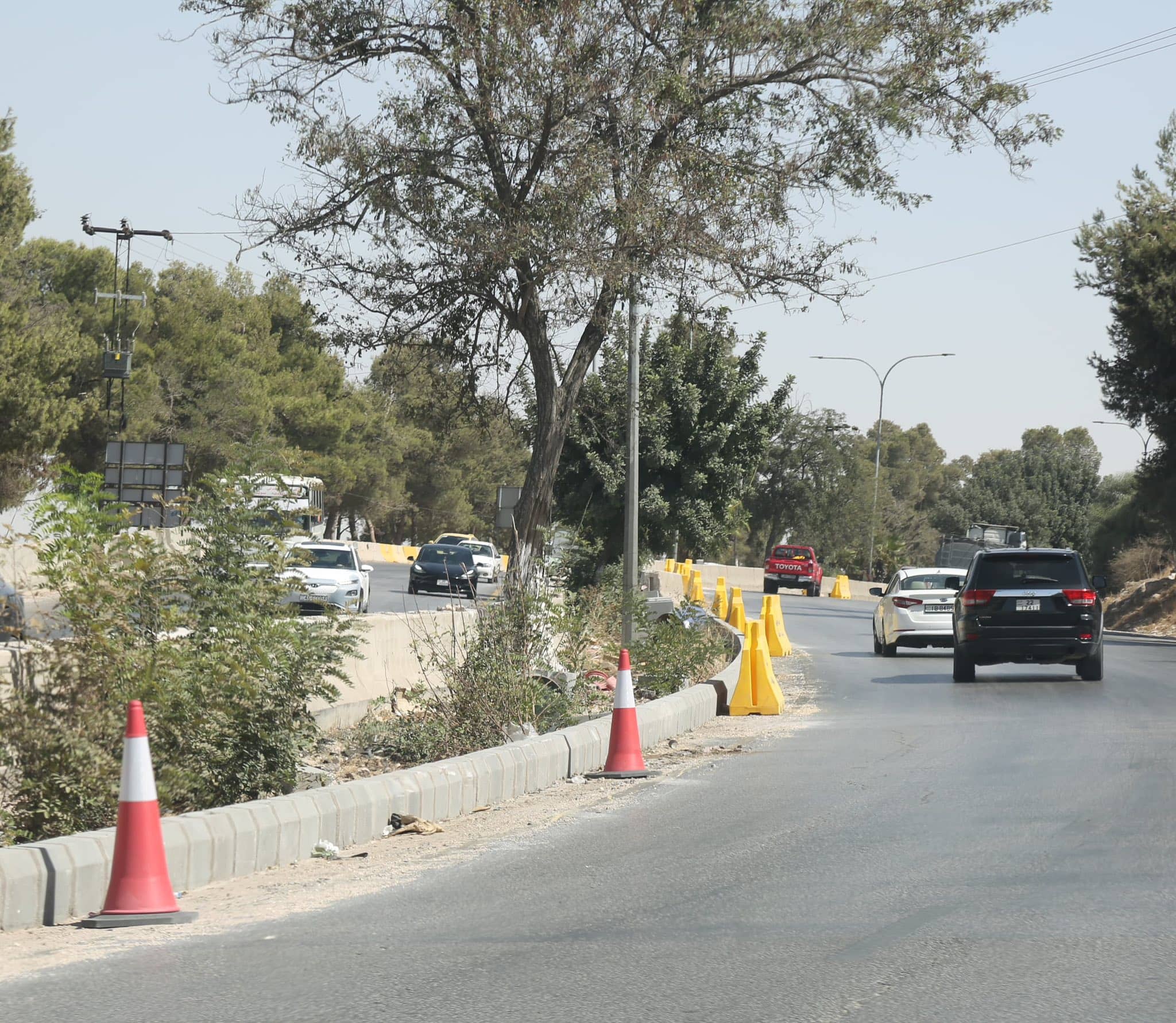 "الأشغال": إغلاقات وتحويلات مرورية مؤقتة على طريق عمّان–السلط فجر الجمعة