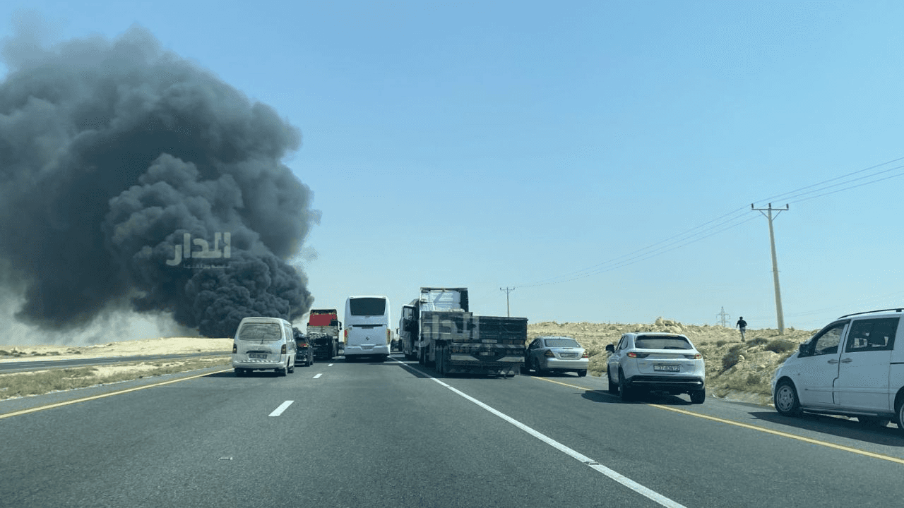 توقف حركة المرور على الطريق الصحراوي.. فيديو وتفاصيل