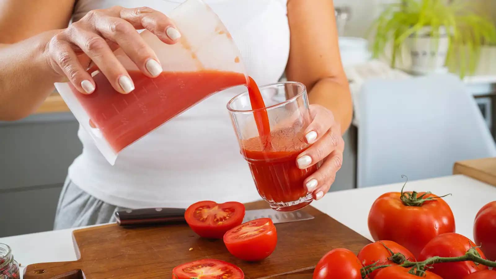 عصير الطماطم قد يخفّض ضغط الدم ويحمي قلبك