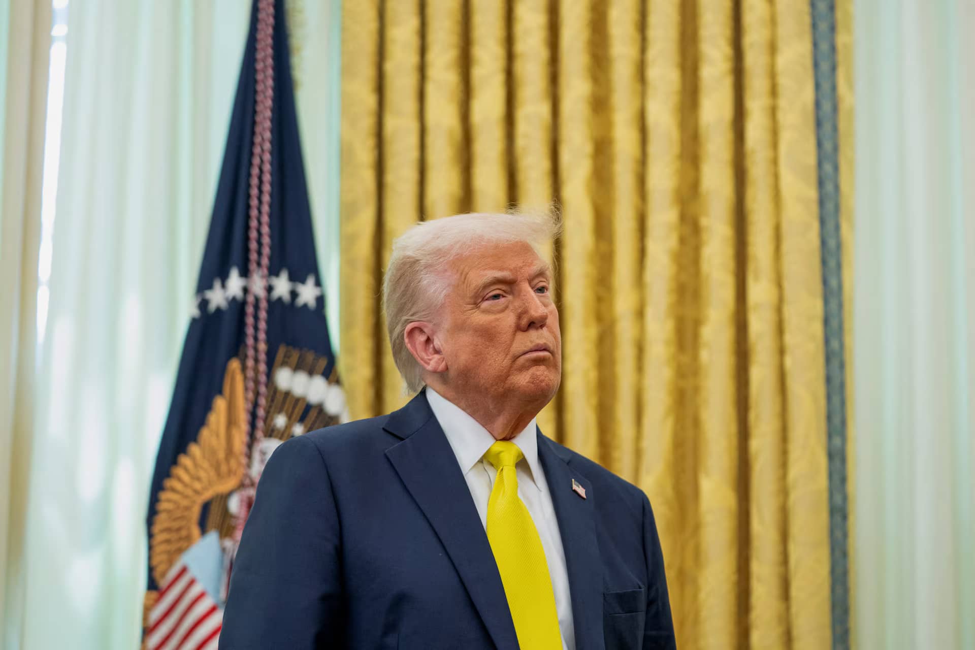 مسؤولون أمريكيون: ترمب كان على علم بالضربة الإسرائيلية لمنشآت النفط الإيرانية ودعمها كـ"رسالة حازمة"