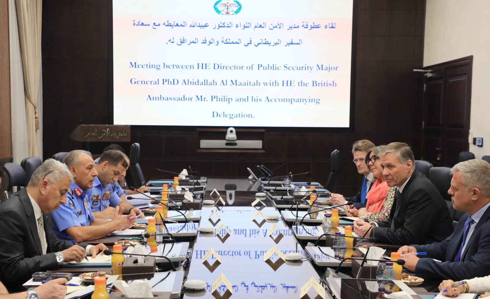 المعايطة يبحث مع السفير البريطاني تعزيز التعاون الأمني وتبادل الخبرات