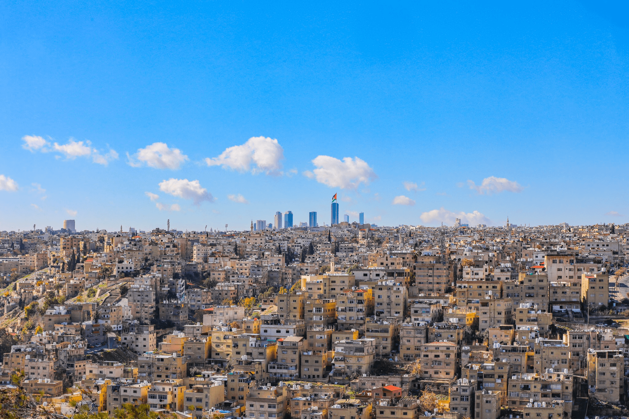 أجواء دافئة في الأردن الجمعة وزخات مطرية رعدية محتملة في المناطق الشمالية الشرقية السبت