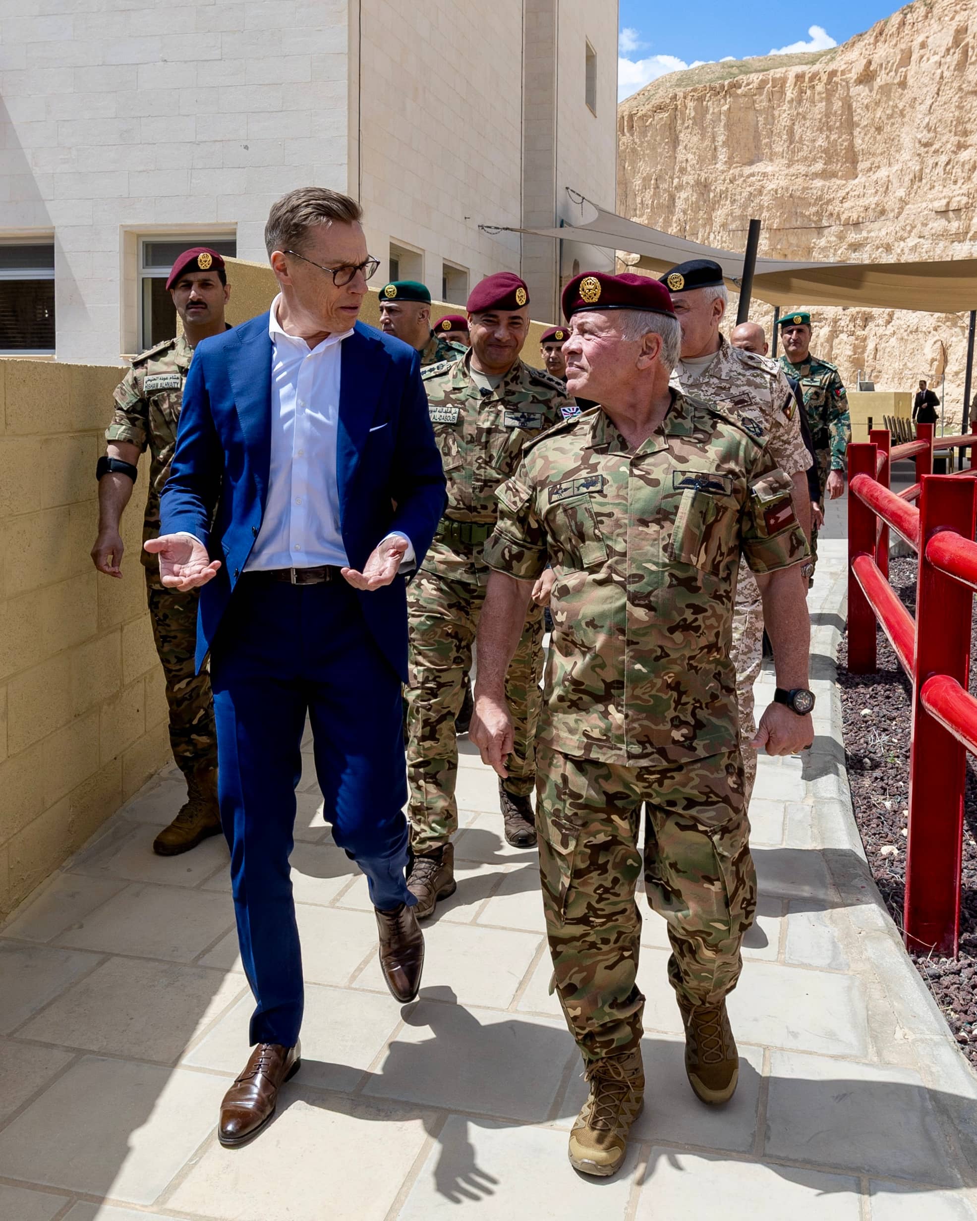 الملك والرئيس الفنلندي يتابعان تمرينا تعبويا في مركز الملك عبدﷲ الثاني لتدريب العمليات الخاصة