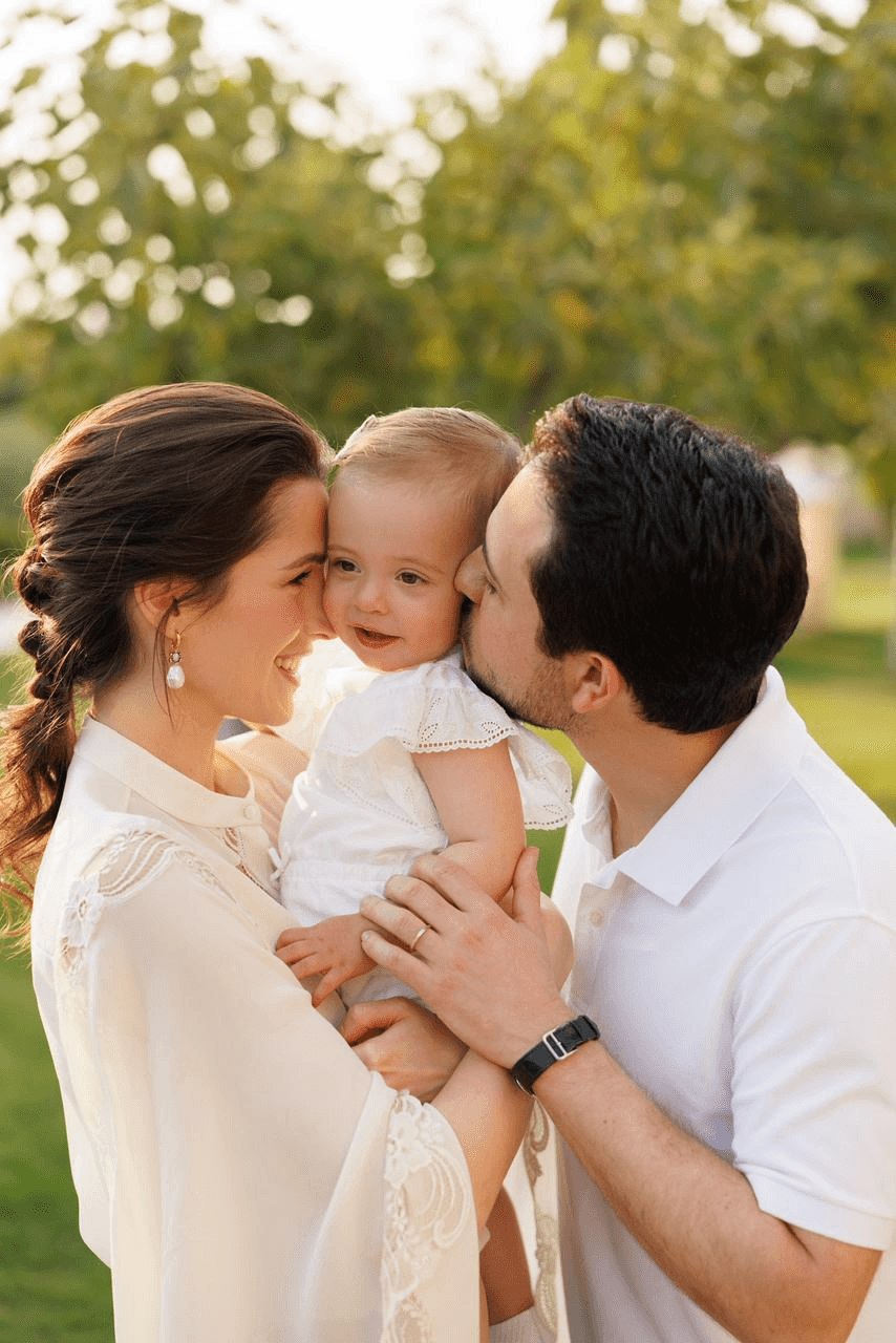 ولي العهد يهنئ الأميرة رجوة بعيد ميلادها