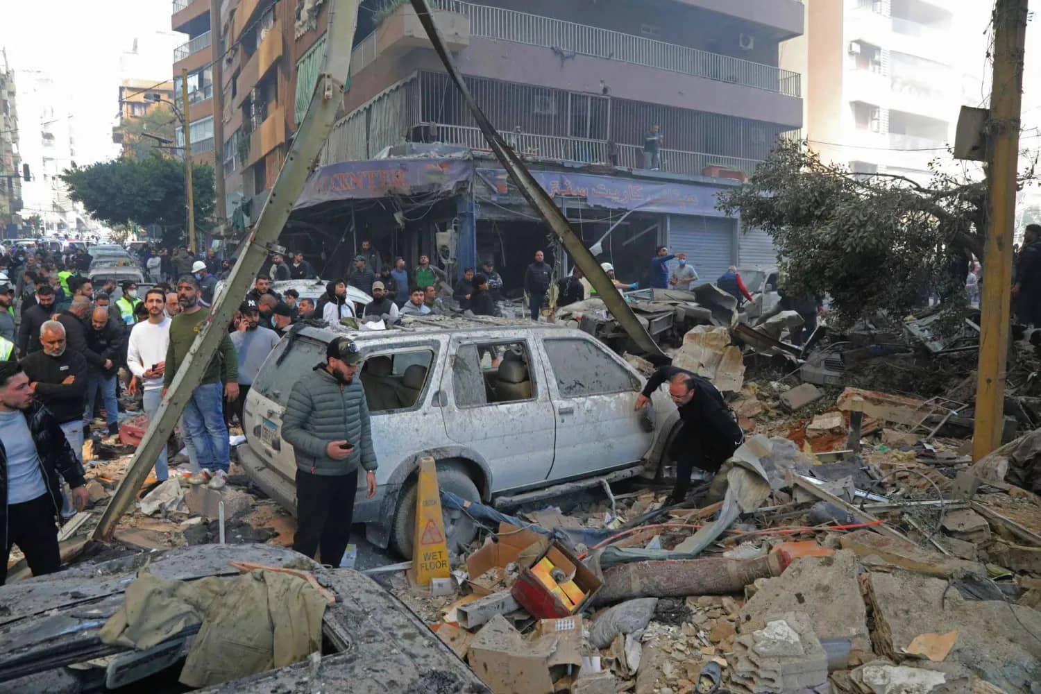 "الصحة اللبنانية": 303 شهداء و1150 مصابا حصيلة غير نهائية للغارات الإسرائيلية على البلاد أمس