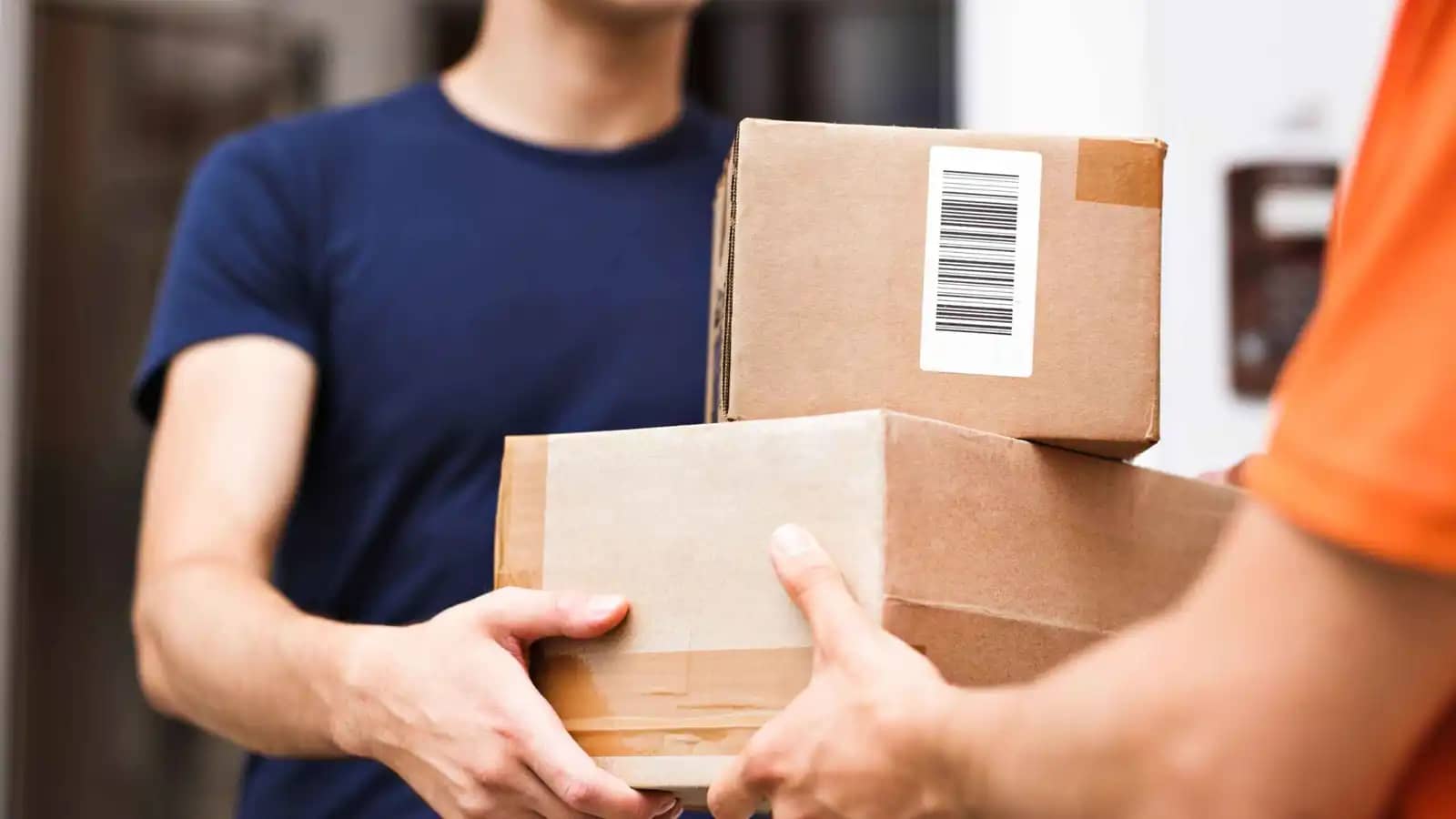 نقيب تجار الألبسة يصف قرار فرض ضريبة مبيعات على الطرود البريدية بـ "الخطوة الصحيحة"