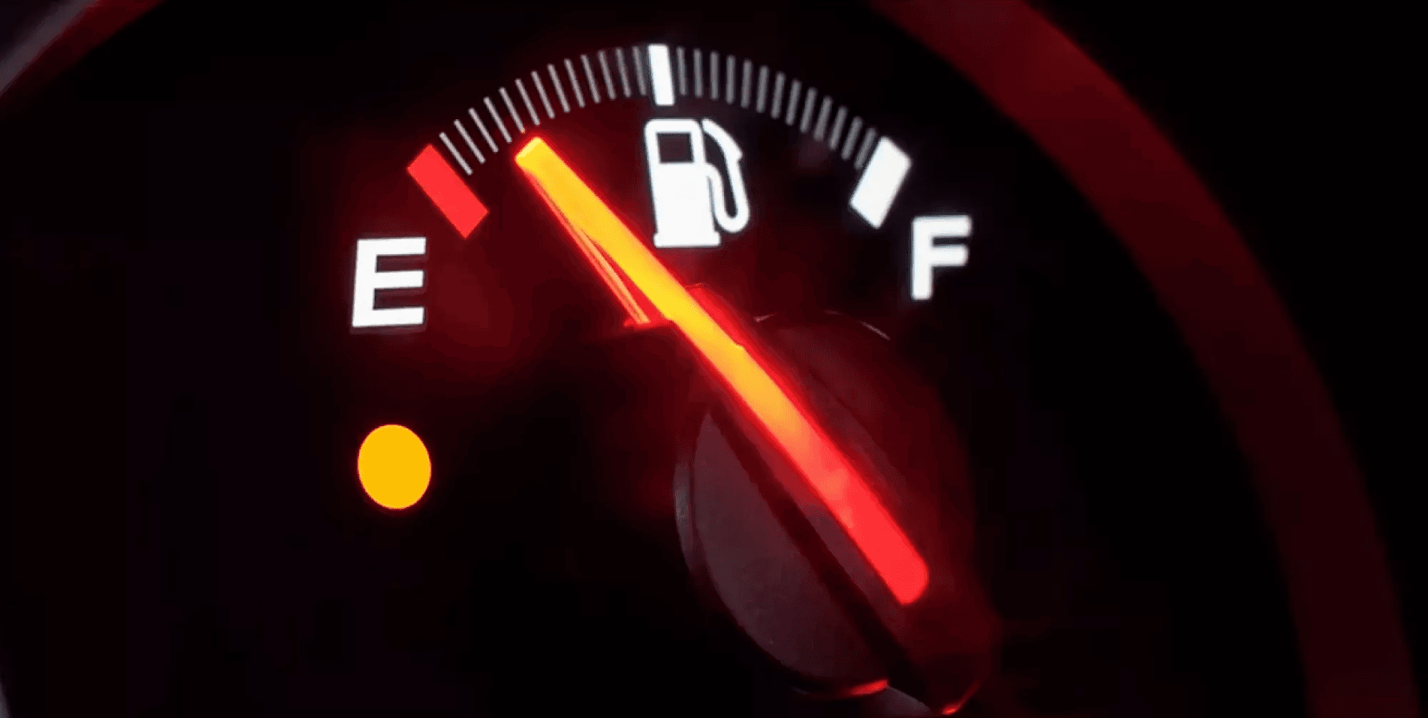 نشمي سير يساعد مواطنًا تعرّض لانقطاع البنزين