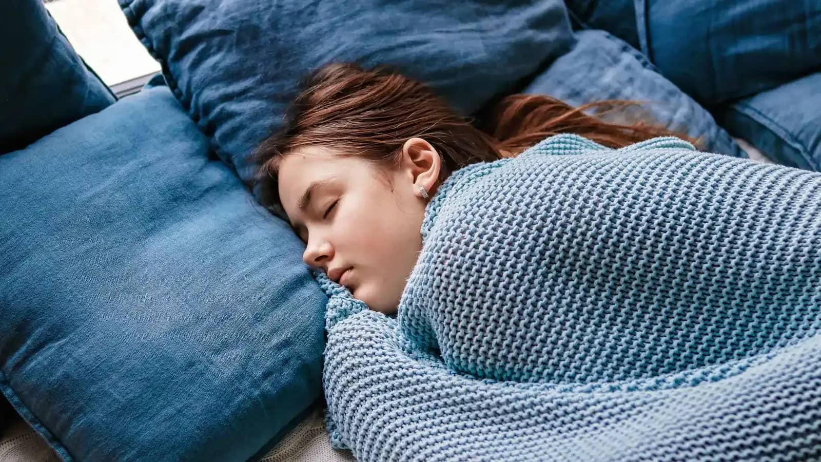 لماذا تشعر بالقشعريرة ليلاً؟.. أسباب صحية قد تفاجئك