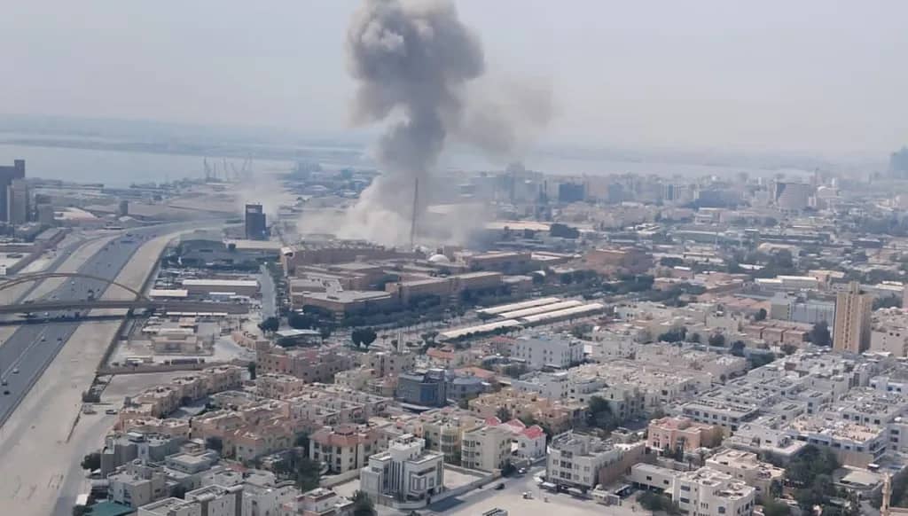 الداخلية البحرينية: إصابات وأضرار بمباني جامعة ومحطة تحلية مياه جراء العدوان الإيراني