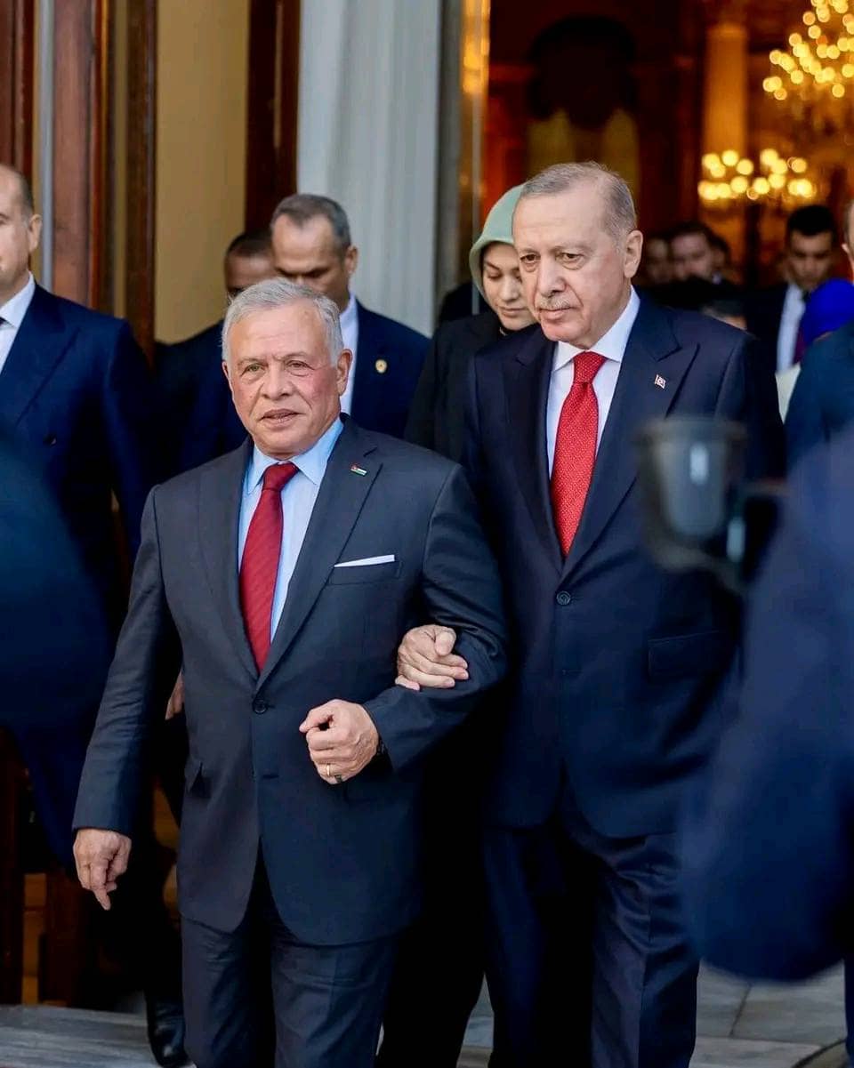 الملك يعزي الرئيس التركي بشهداء سقوط مروحية بالمياه الإقليمية القطرية