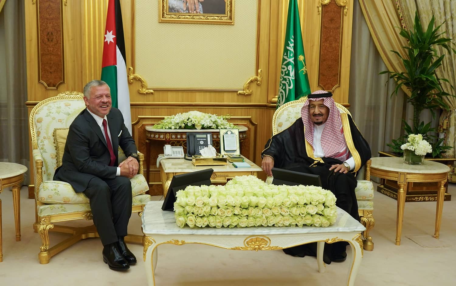 الملك يهنئ خادم الحرمين الشريفين بذكرى "يوم التأسيس" للسعودية