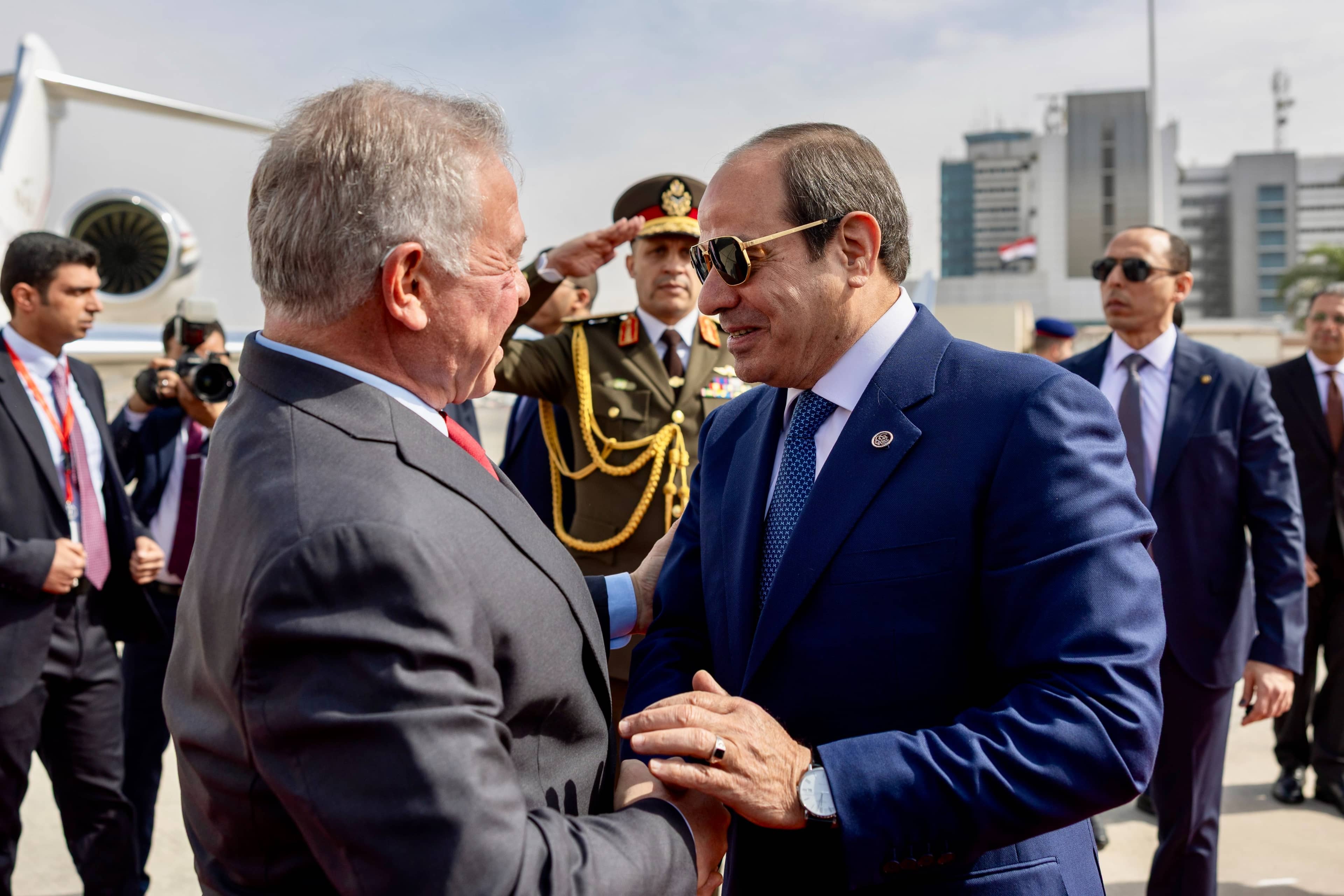 الملك والرئيس المصري يعقدان مباحثات في القاهرة ويؤكدان رفض التهجير وضرورة تنفيذ اتفاق وقف الحرب في غزة