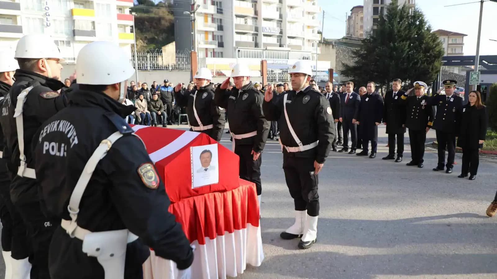 بعد خدمة 32 عاماً.. مصرع رجل أمن في يوم وداع زملاء العمل