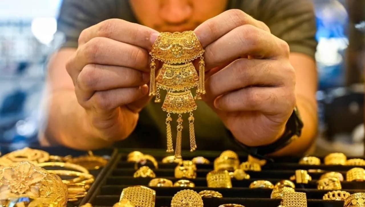 اتساع الفجوة إلى 4.40 قرش بين البيع والشراء يشعل الجدل في سوق الذهب