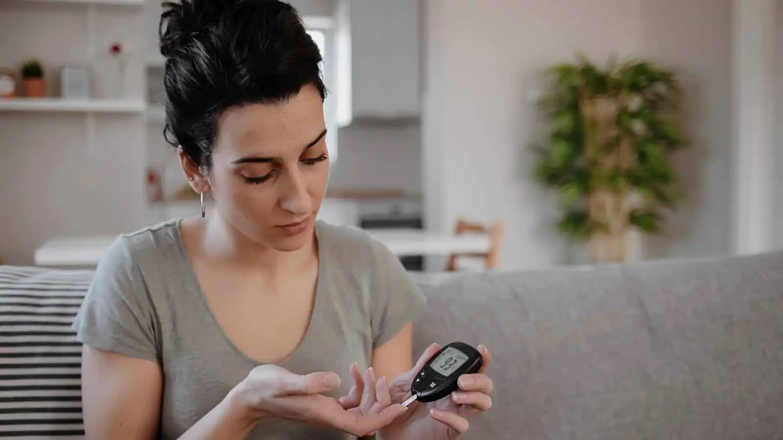 رياضة وحمية وأدوية.. لماذا لا تتحسن قراءات السكر رغم النظام الصحي؟