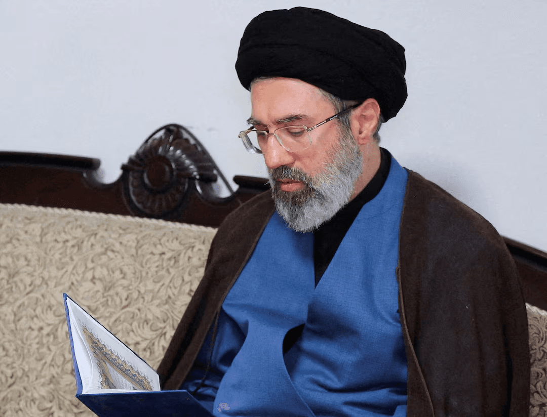 ستة أشهر من الصمت..  أين مجتبى خامنئي؟