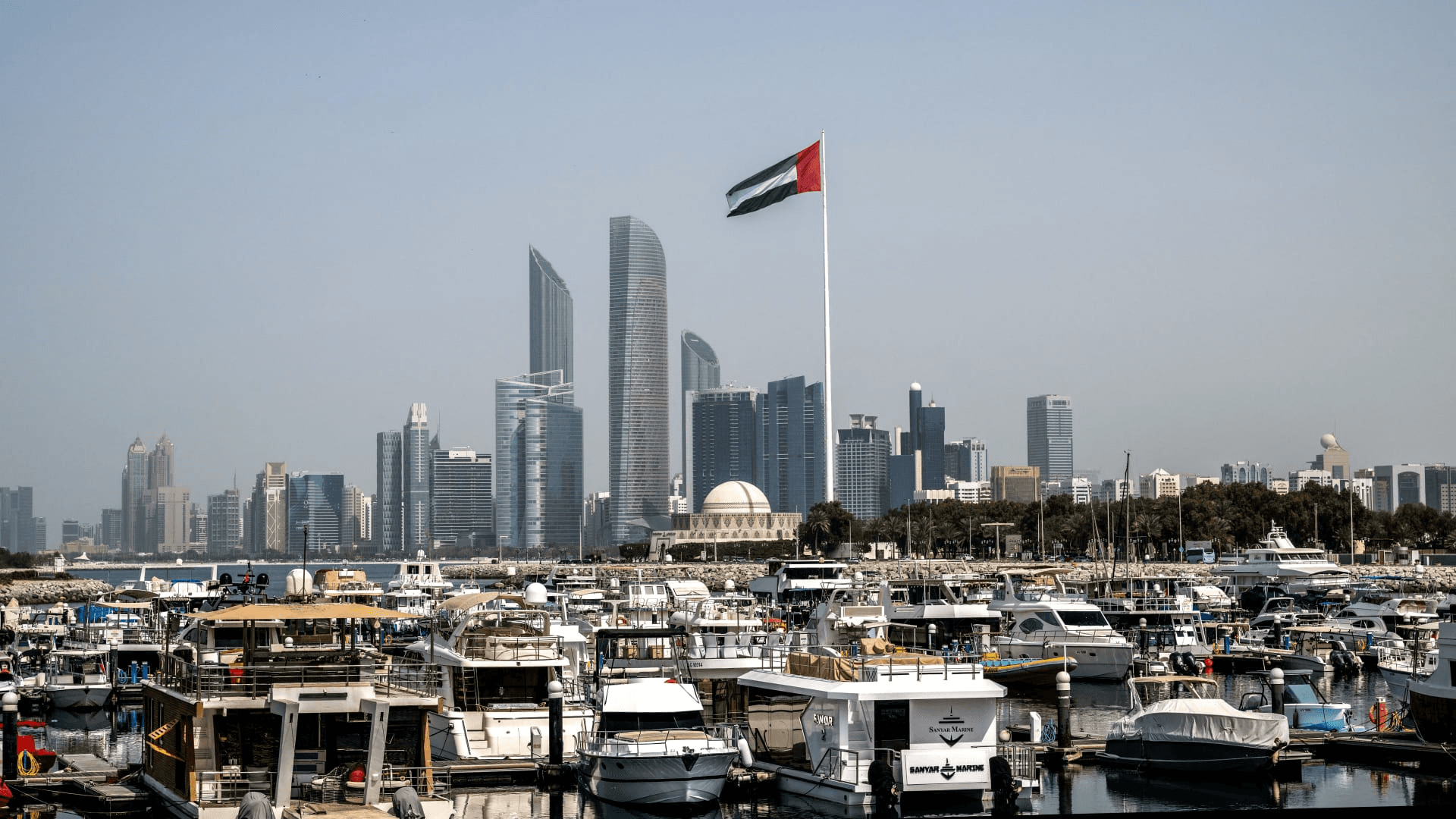 الإمارات تعرب عن بالغ القلق إزاء التطورات في المنطقة