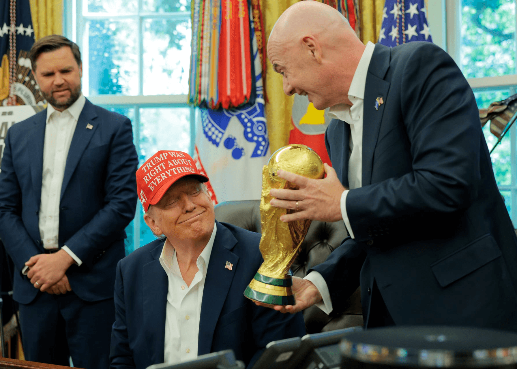 من الجدل إلى منصة التتويج.. ترمب يتصدر مشهد نهائي كأس العالم
