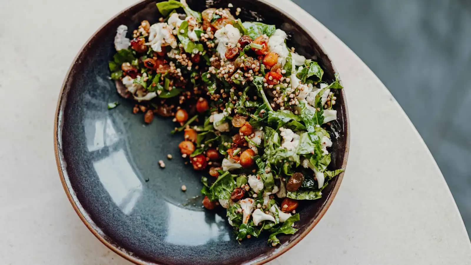 كيف تؤثر الخضروات المُرّة على صحة جهازك الهضمي؟