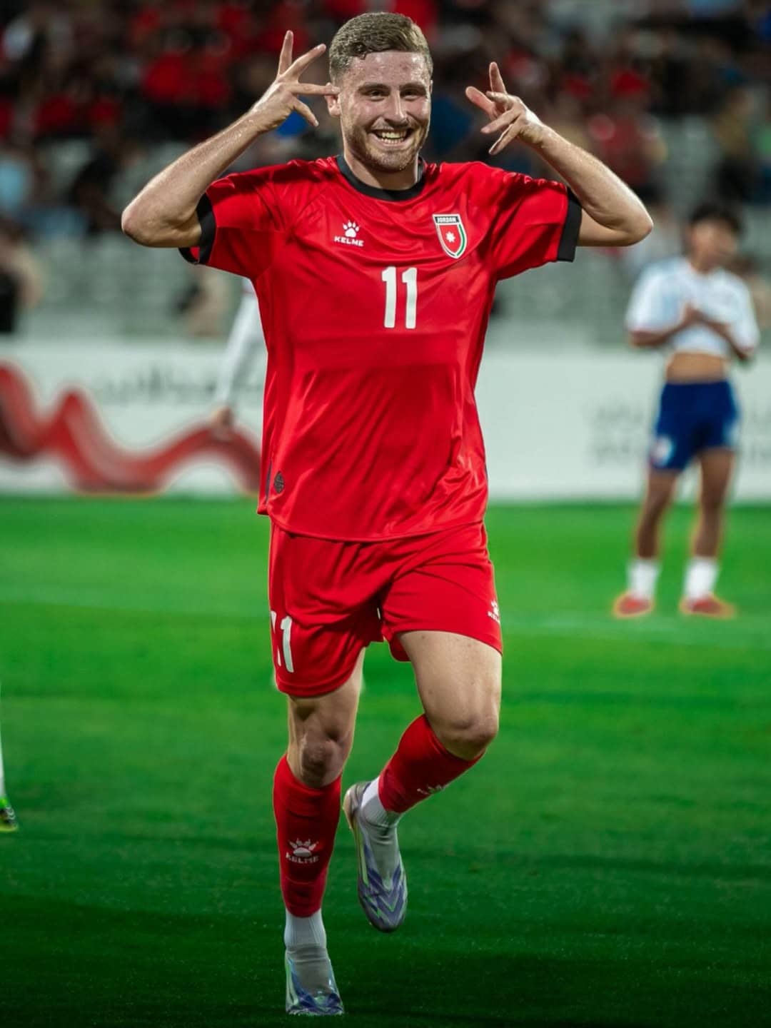 نادي الشباب السعودي يتعاقد مع المهاجم الأردني علي عزايزة