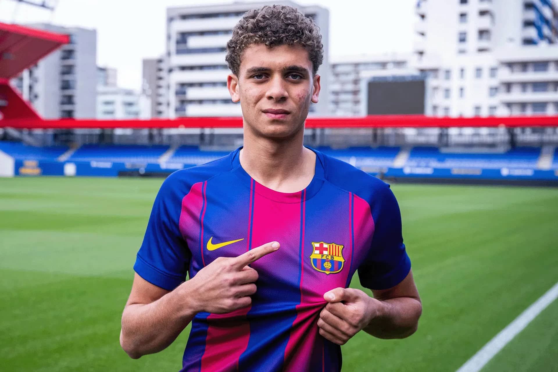 أول مصري.. برشلونة يضم "جوهرة" الأهلي حمزة عبد الكريم