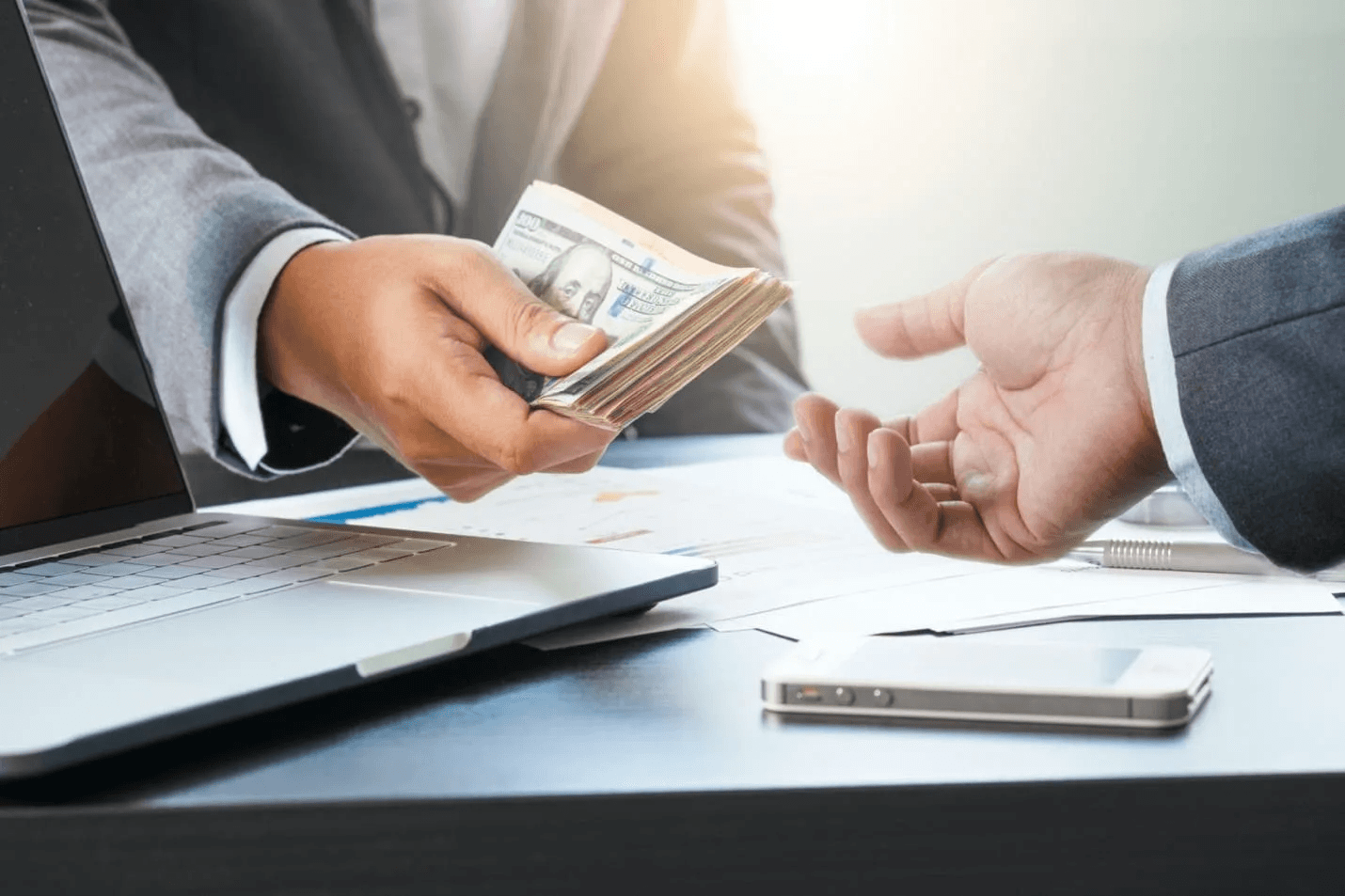 الحجز على أرصدة وحسابات شركة تأجير تمويلي كبرى في الأردن