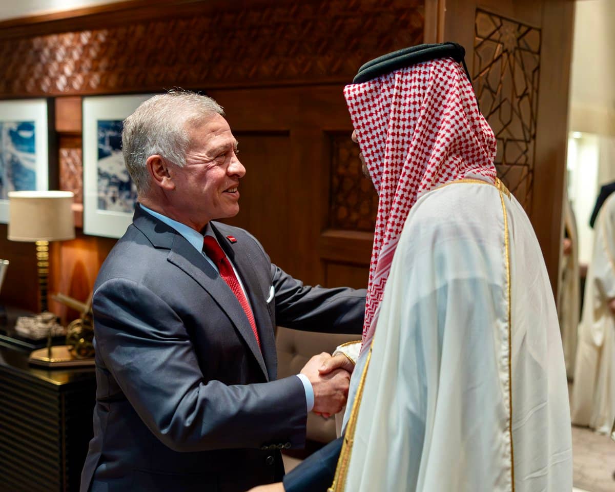 الملك يستقبل رئيس مجلس الوزراء القطري محمد آل ثاني