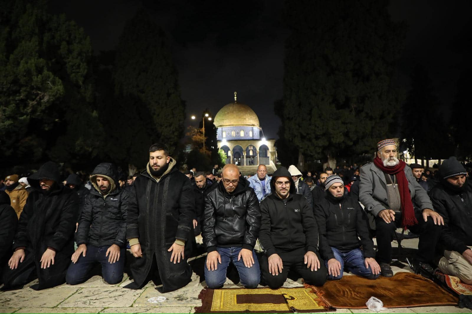 40 ألف مصلٍ يؤدون صلاتي العشاء والتراويح في المسجد الأقصى رغم القيود