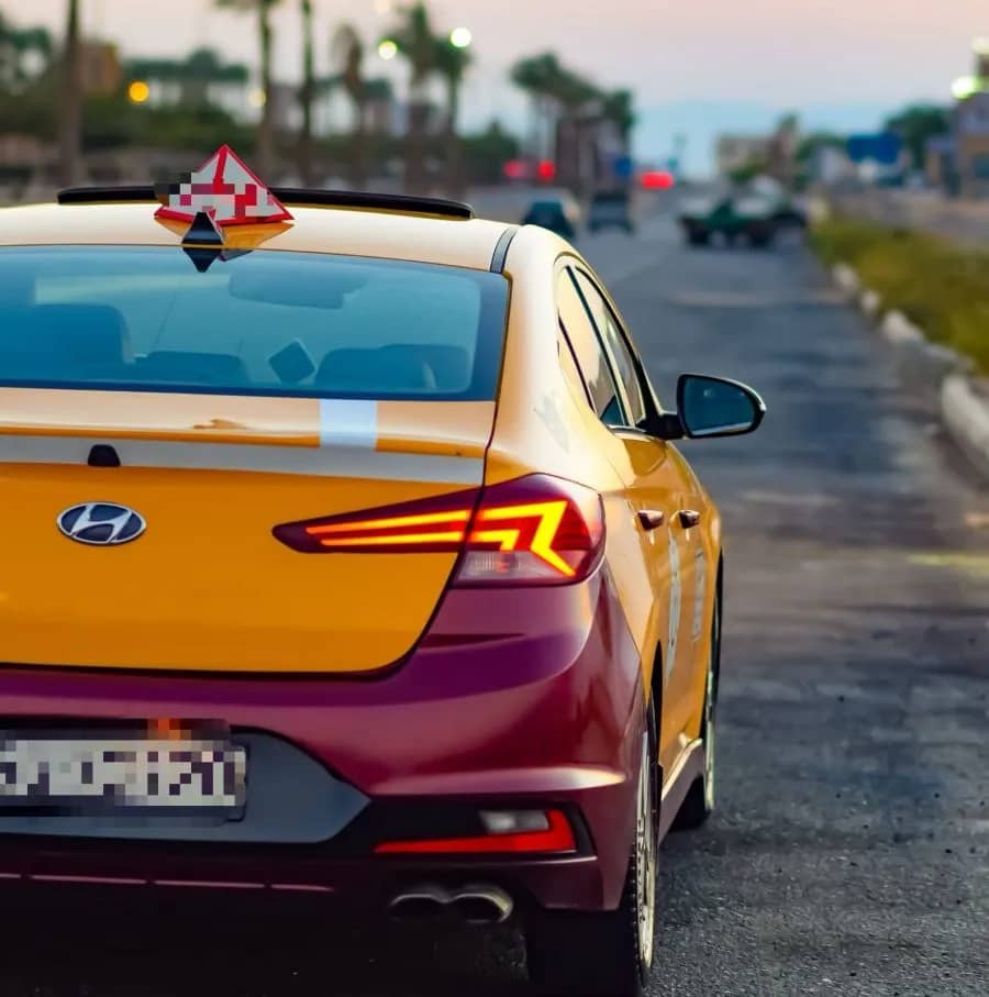 مدربو قيادة: المخالفات الجديدة مبالغ فيها وتشتت السائقين.. والمطالبة بإصلاح الطرق أولاً