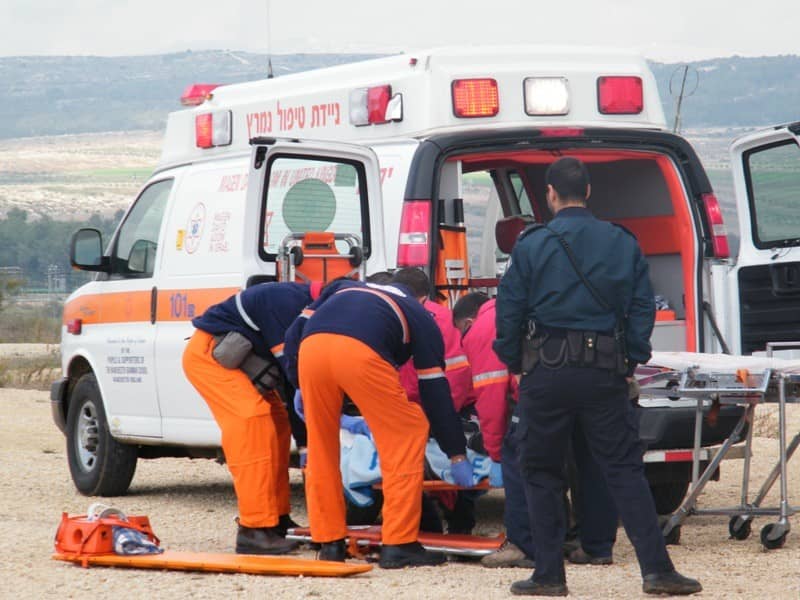 إعلام عبري: مقتل مستوطِنة وإصابة آخرين في عملية طعن ودهس قرب العفولة