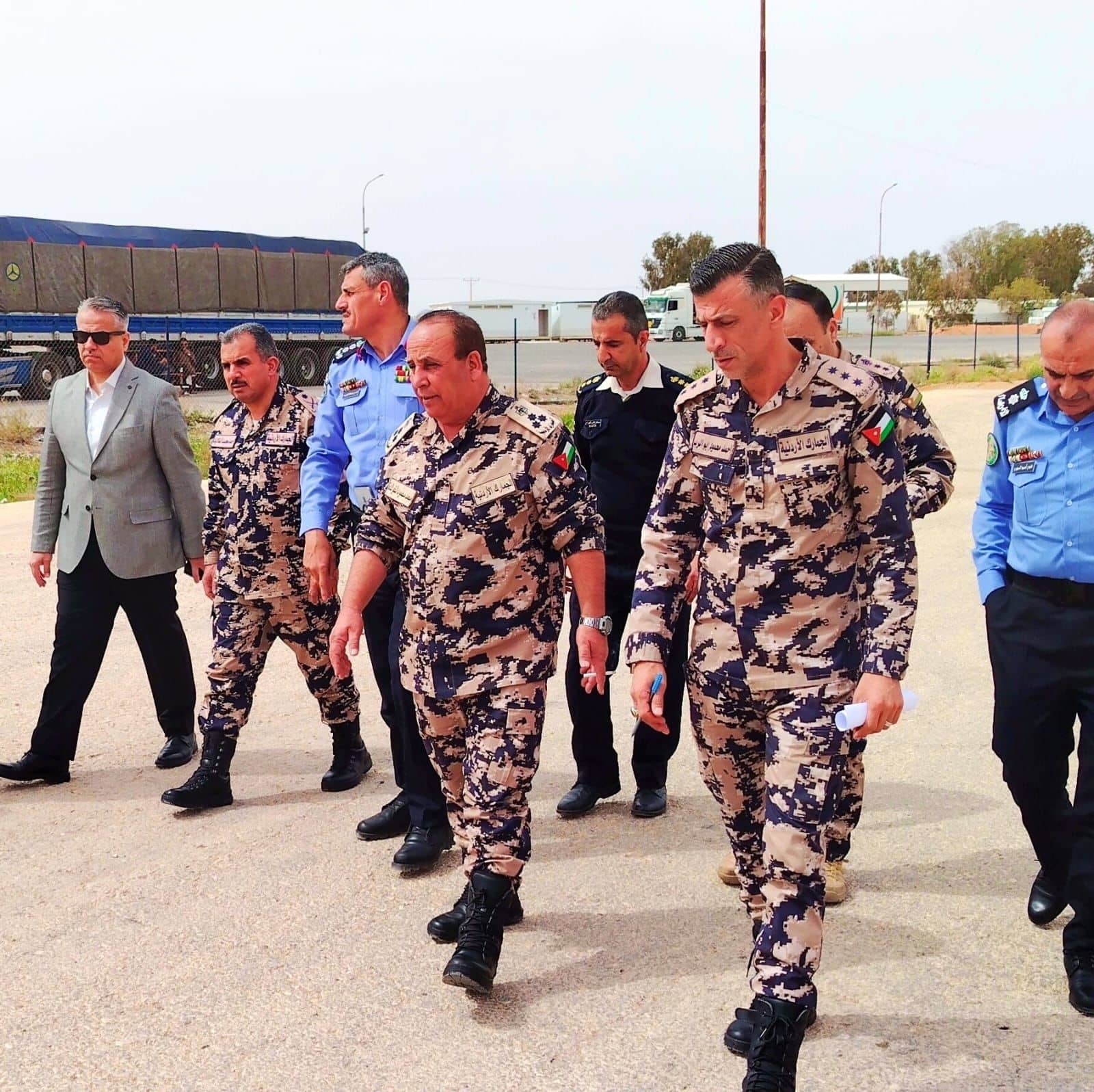 مدير عام الجمارك يجري زيارة مفاجئة لجمرك الكرامة