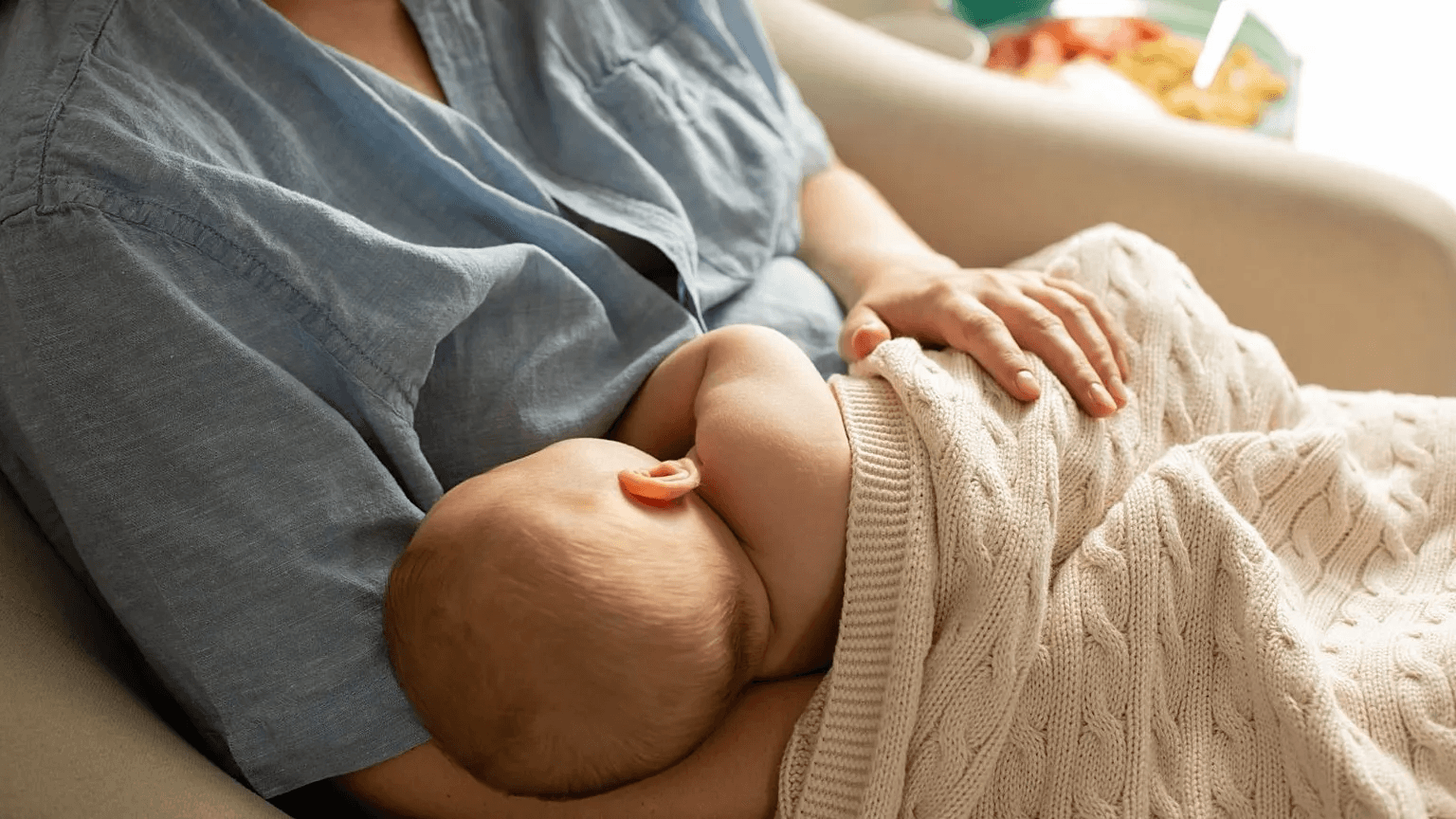 أخصائية توضح أهمية الرضاعة الطبيعية للطفل