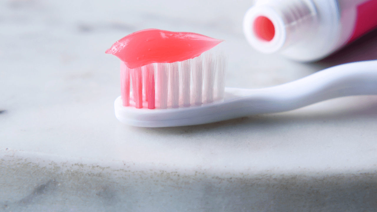 ما حكم استخدام معجون الأسنان في نهار رمضان؟