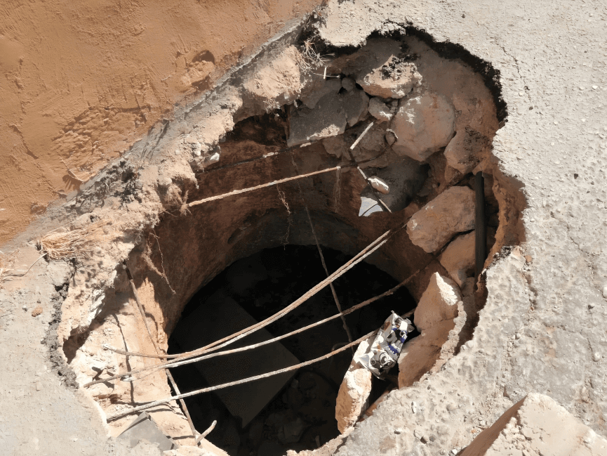 لحظات حرجة.. الدفاع المدني ينتشل شابًا من داخل حفرة امتصاصية في إربد