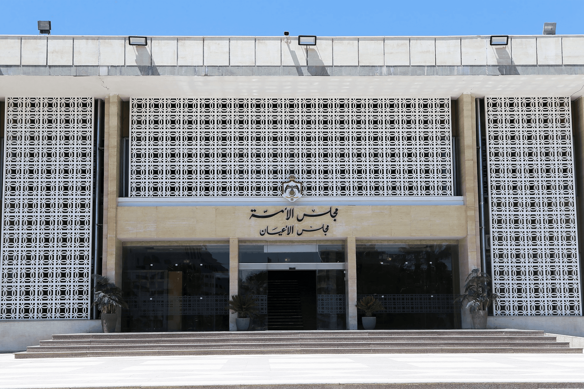 مجلس الأعيان يقر 3 مشاريع قوانين بينها الإدارة المحلية والملكية العقارية