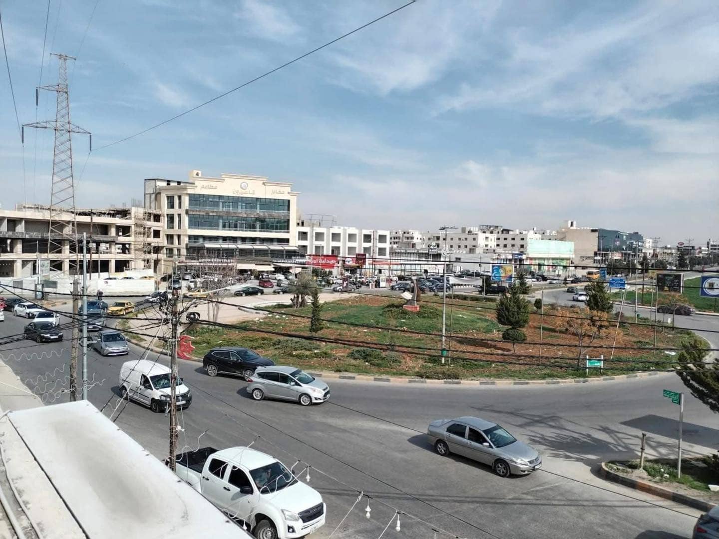 مغترب أردني يتبرع بـ "ربع مليون دينار" لاستبدال دوار الثقافة في إربد بإشارات ذكية