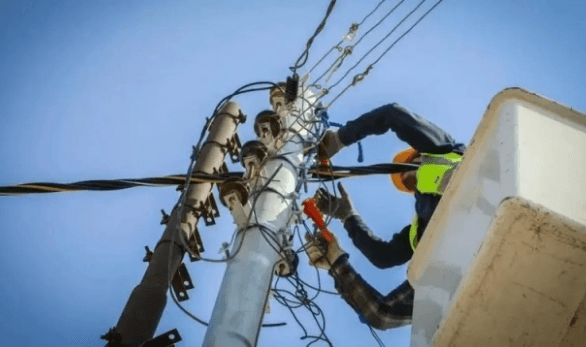 الطاقة والمعادن لـ"الدار": سقوط شظايا أدى إلى انقطاع الكهرباء عن 5 آلاف مشترك في الأغوار