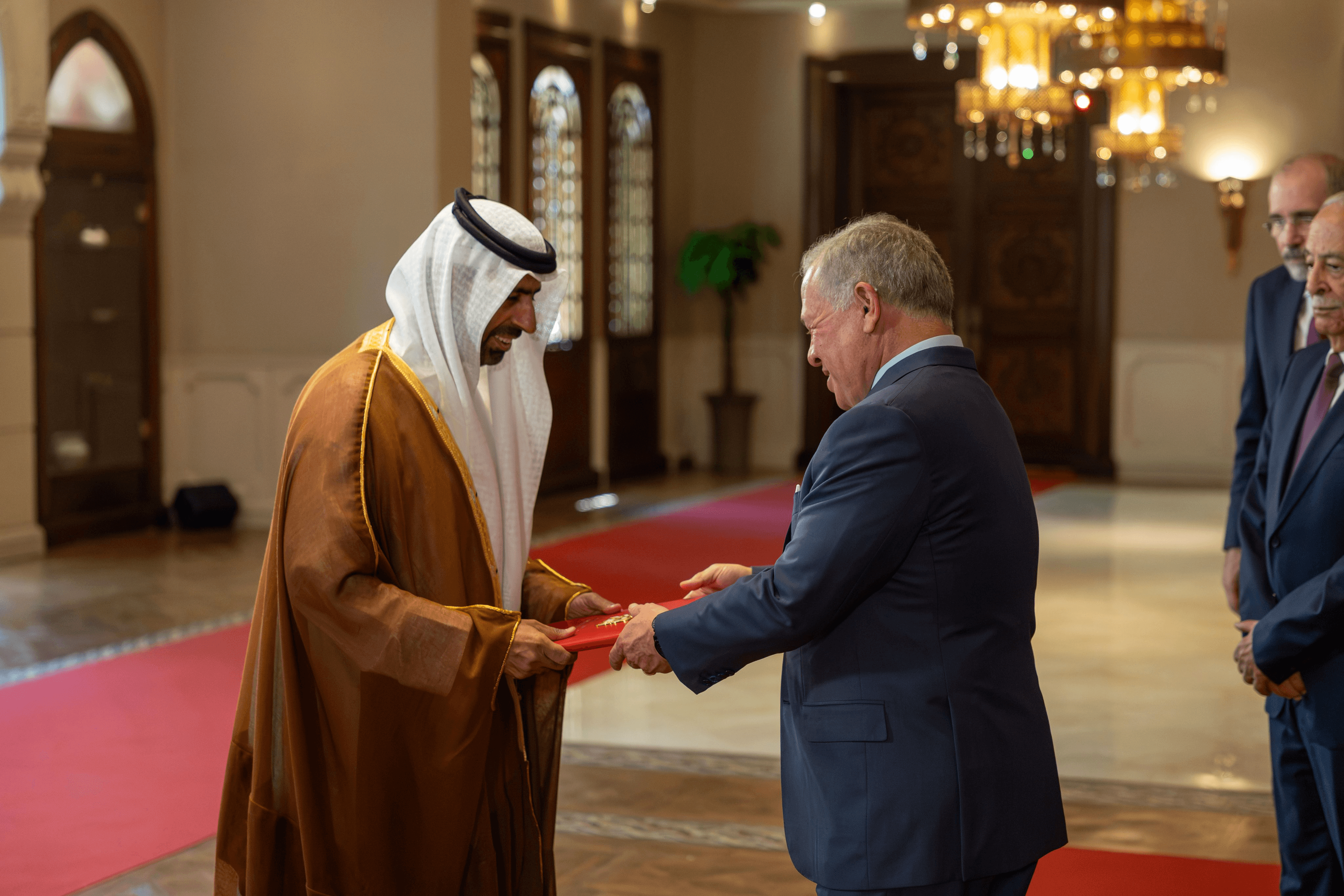 الملك يتقبل أوراق اعتماد سفراء عدد من الدول.. صور