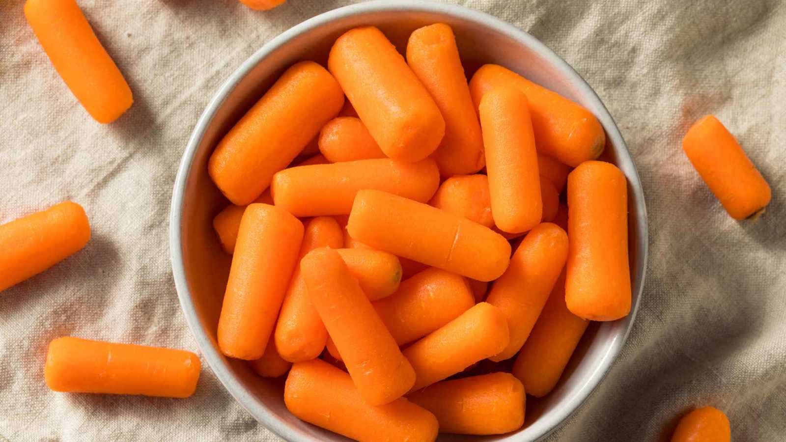 هل تناول الجزر الصغير قبل الخلود للسرير يحسن نومك؟