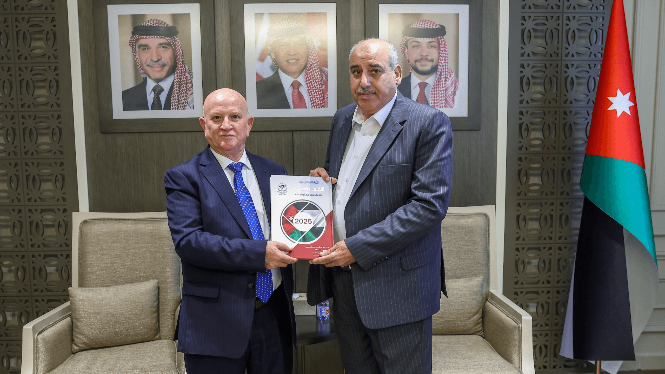 القاضي يتسلم التقرير السنوي لـ"النزاهة ومكافحة الفساد" لعام 2025