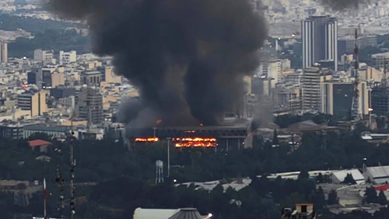 التلفزيون الإيراني: تعرض أقسام في مؤسسة الإذاعة والتلفزيون لهجمات أمريكية