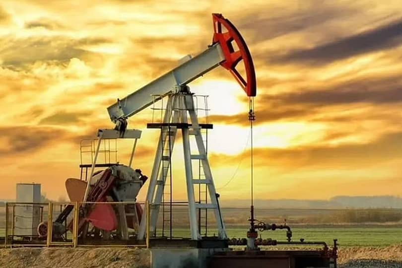 أسعار النفط تتجه لخسائر أسبوعية بعد تمديد المحادثات النووية بين أمريكا وإيران