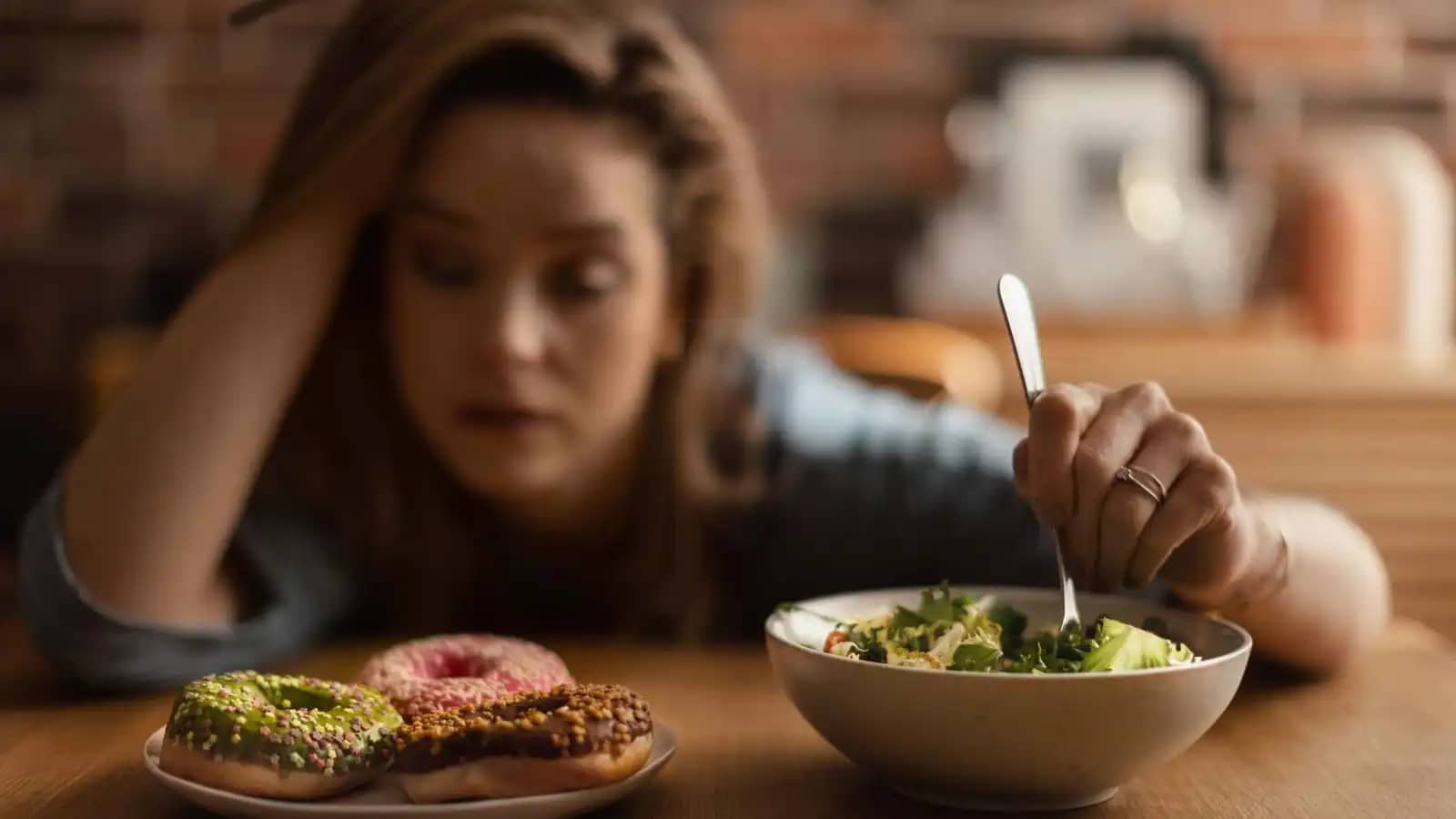 "سعادة الأمعاء".. كيف يؤثر غذاؤك على مزاجك وصحتك النفسية؟