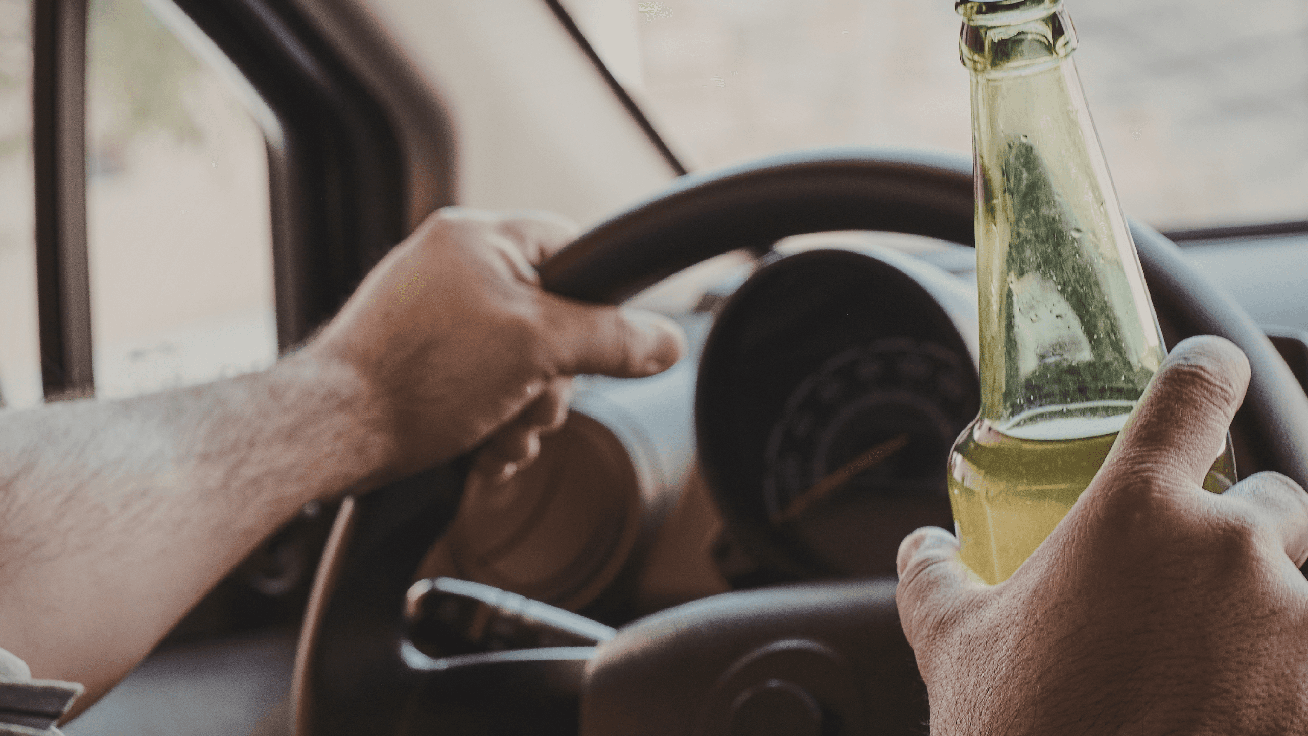 أخصائي باطني: منع شرب المياه أثناء القيادة يهدد مرضى السكري والضغط بالجفاف