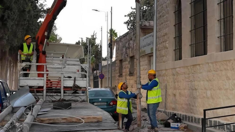 تحويل شبكات الكهرباء الهوائية إلى كوابل أرضية في تل إربد
