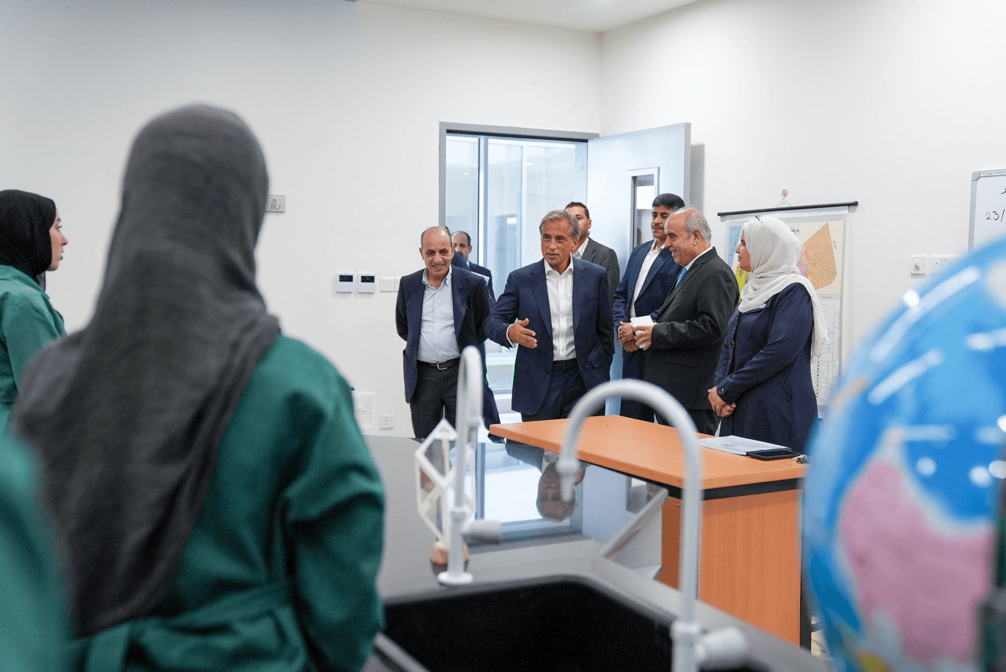 حسان يفتتح مدرسة غرناطة النموذجية بطاقة استيعابية 540 طالباً وطالبة