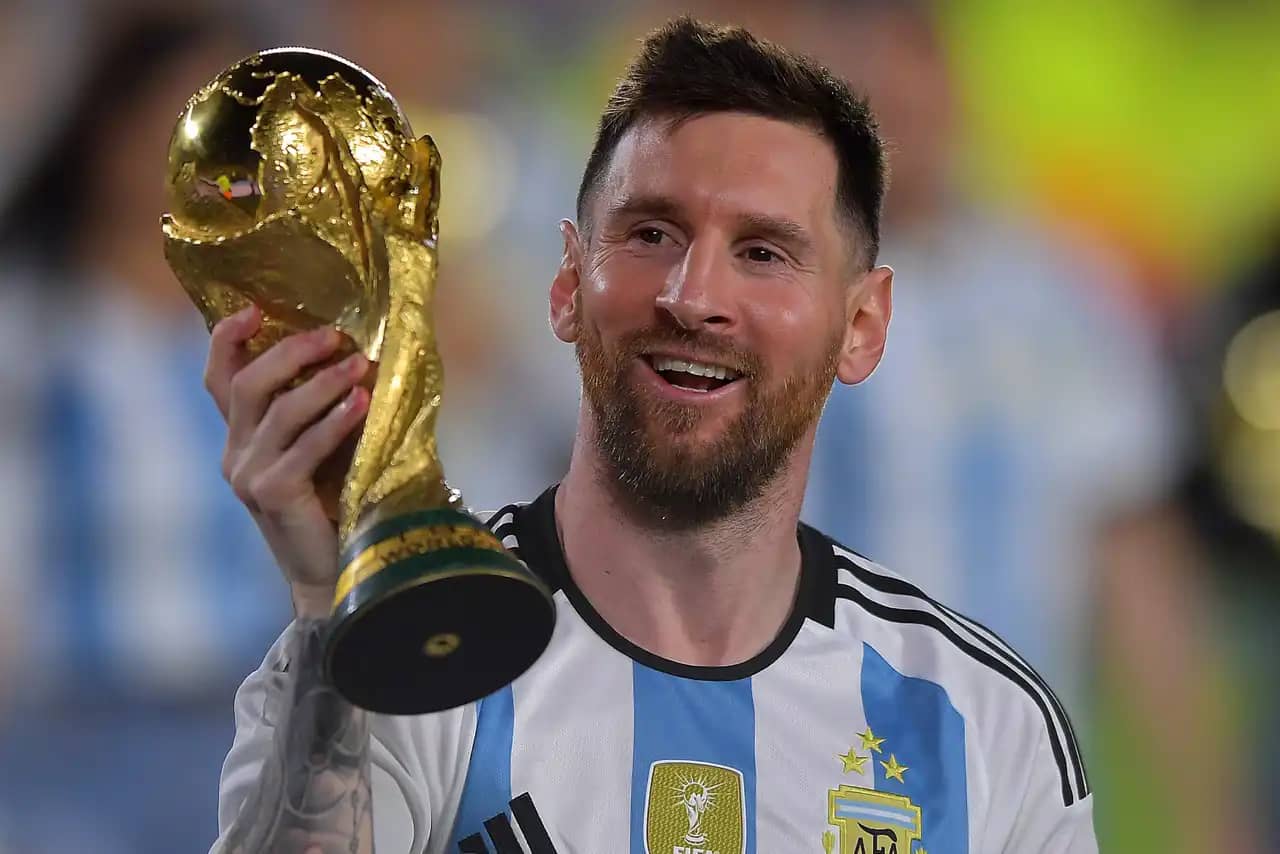 هل سيفوز ميسي بالكرة الذهبية التاسعة إذا حقق كأس العالم؟
