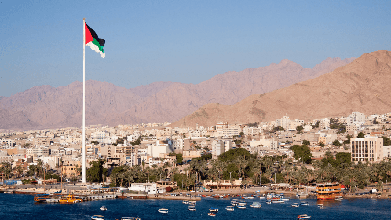 أجواء معتدلة في أغلب المناطق وتحذير من الغبار في البادية