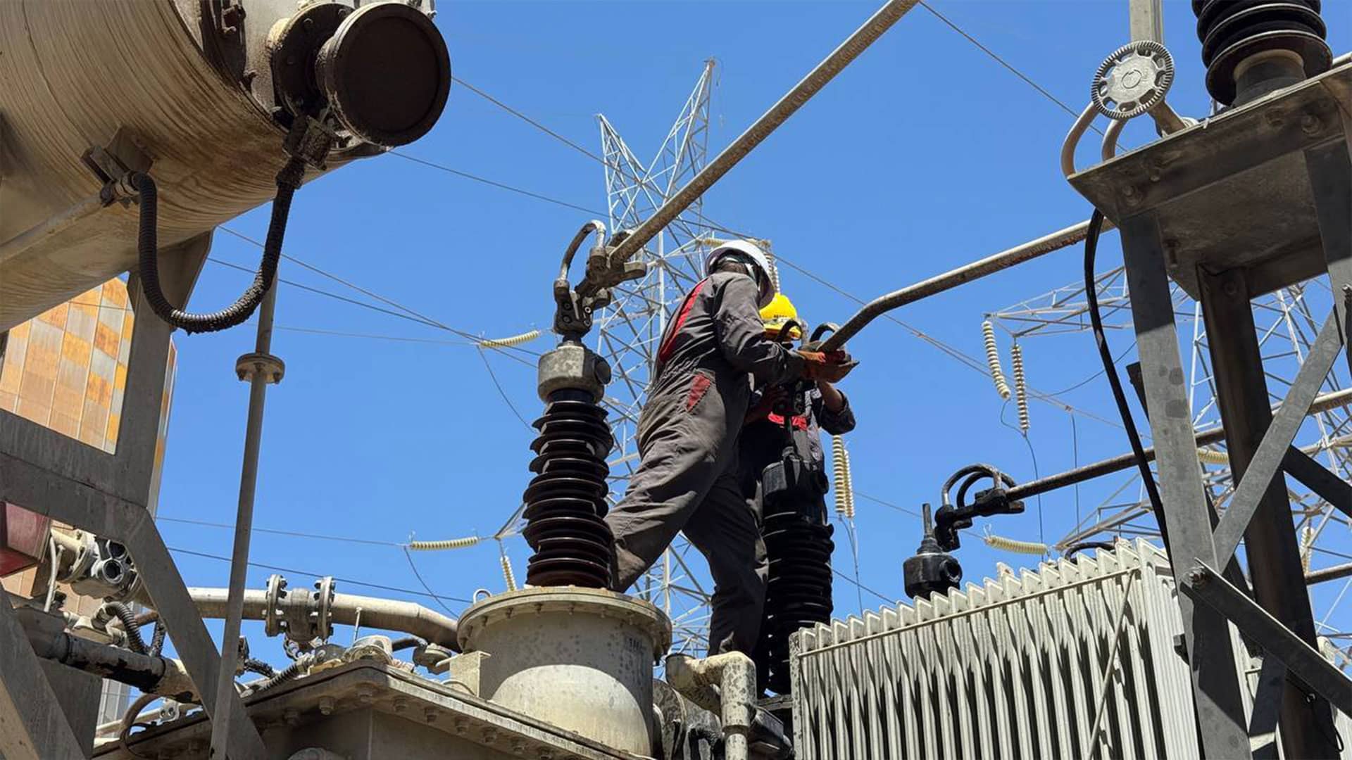 شركة الكهرباء الوطنية تعلن جاهزيتها الكاملة للتعامل مع المنخفض الجوي وزيادة الأحمال الكهربائية