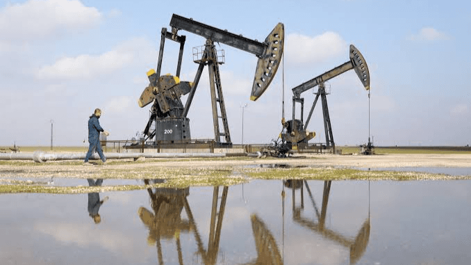 أسعار النفط تواصل انخفاضها عالميا